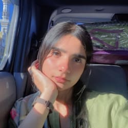 ayeshaakram6t7
