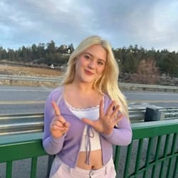 ariana_abril