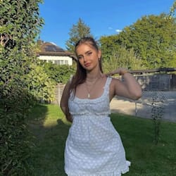 imogen_woolnoug