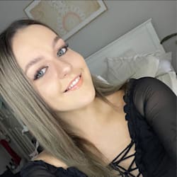 yasmine_kelly
