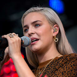 nova_singer