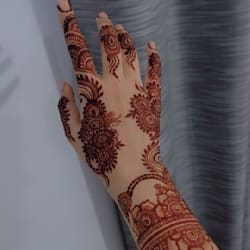 mahi_queen19