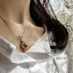 designer_saya