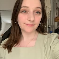 annieelzbth