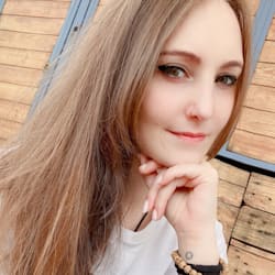 halle_riderr