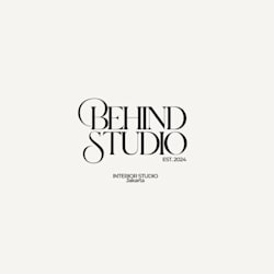 studio_behind