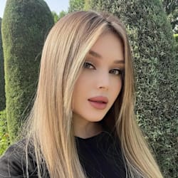 hollywhitaker__
