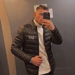 tino_posedi