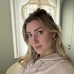 chloe_connibere