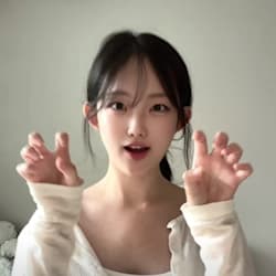 chloe_lee__