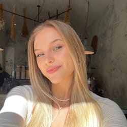 olivia_clarke6