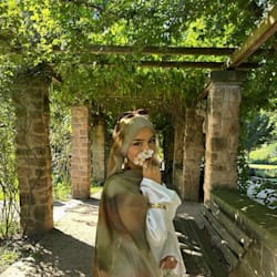 lia_ishere030
