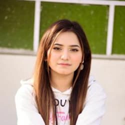 arooj_designer1