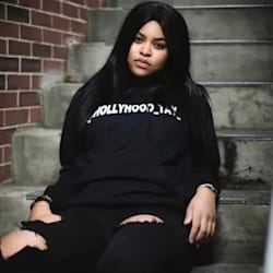 hollyhood_tay
