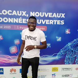 Develop custom ai chatbot with python by Etiennetovim430 | Fiverr