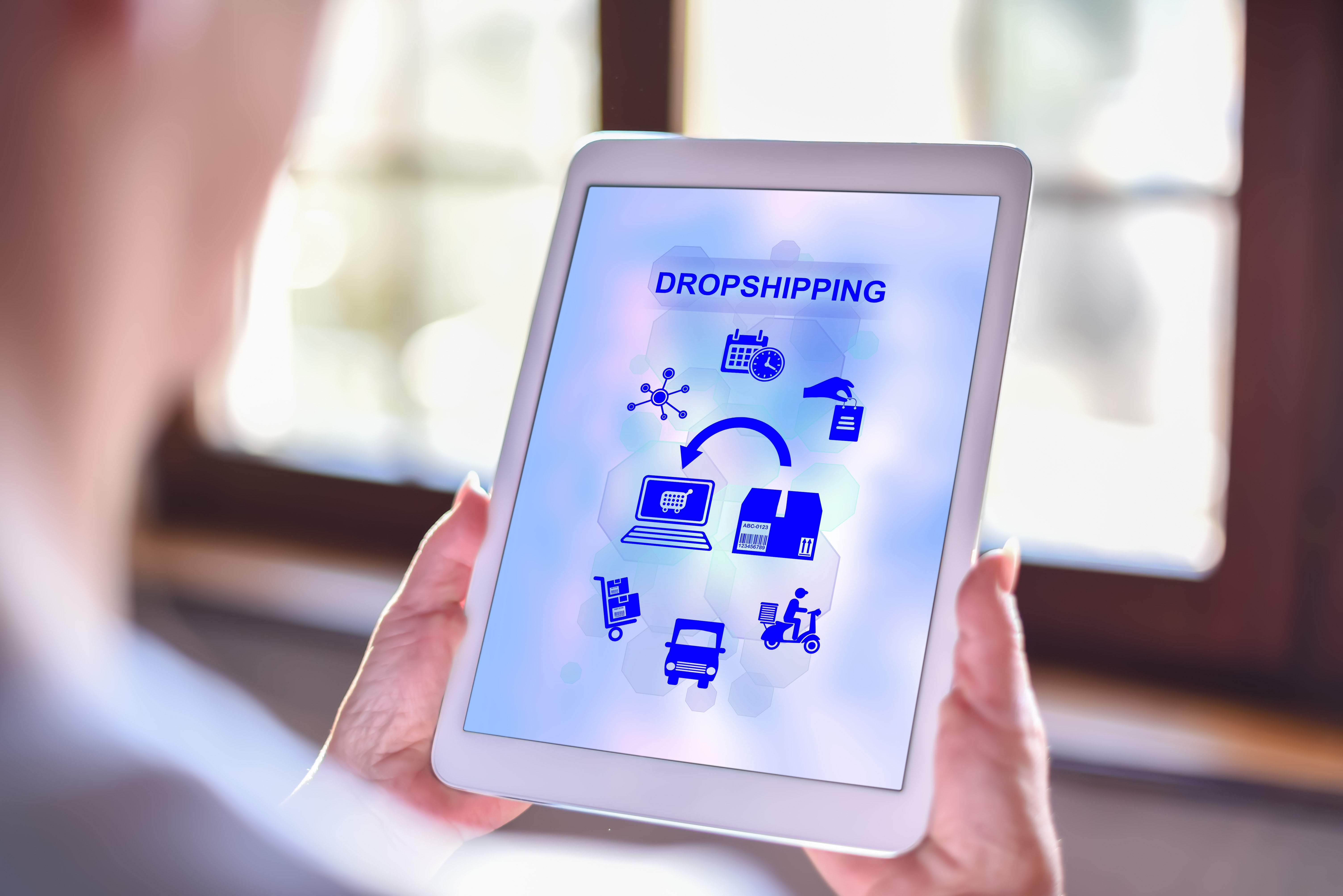 hands holding a tablet saying 'dropshipping'