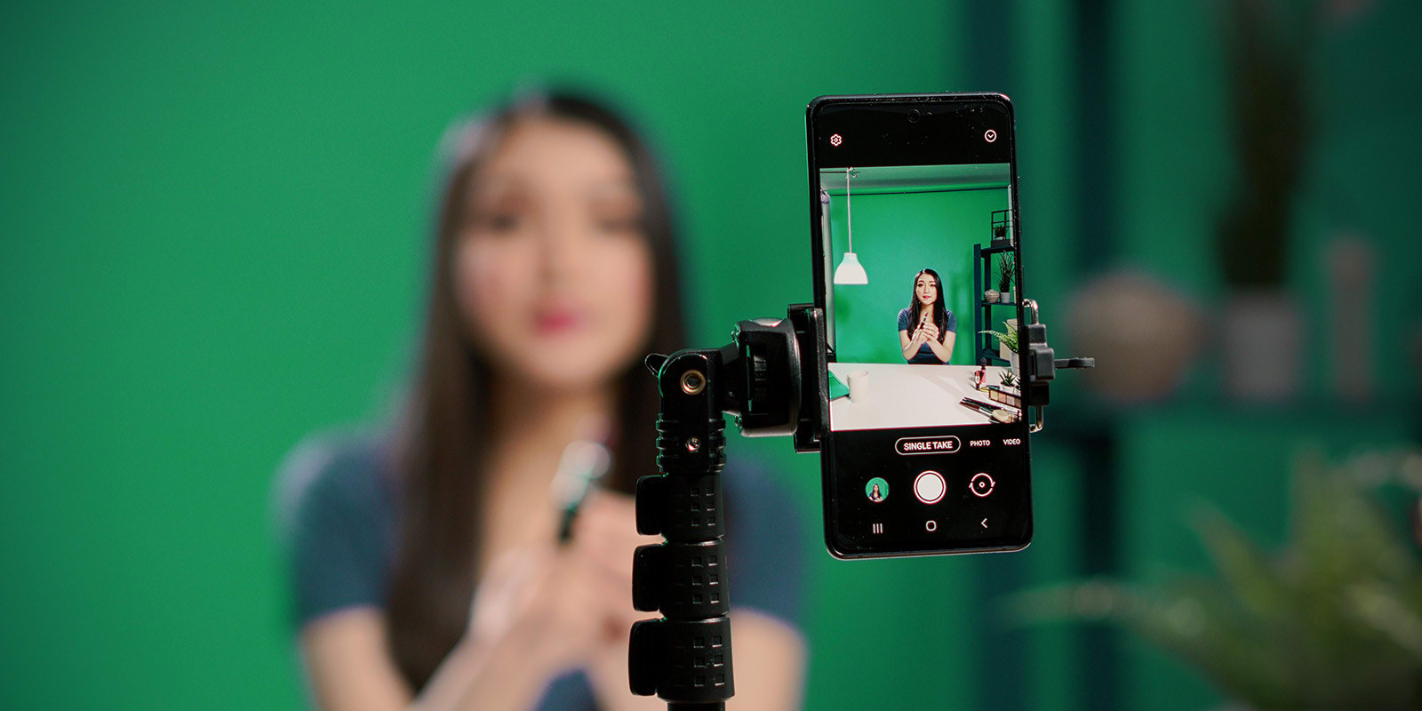 Content creator recording in front of her phone with a depth of field effect