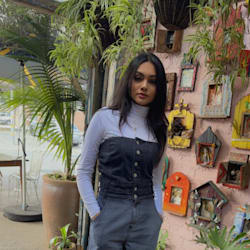 leah_bg