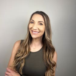 lacey_sutton