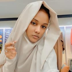 zoya_farhah