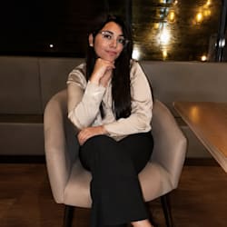 mia_clhoe