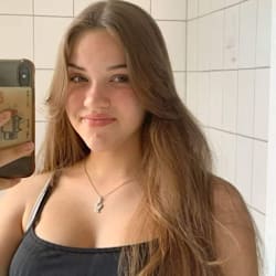 justine_simonis
