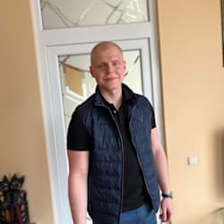 tom_hankss