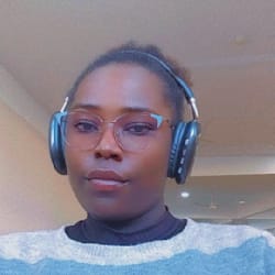 naomikayombo