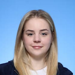 lara_poolee