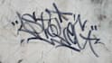do graffiti handstyle tags on the wall