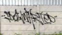 do graffiti handstyle tags on the wall