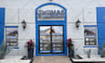 design stunning storefront and shopfront window graphic designs, window signage