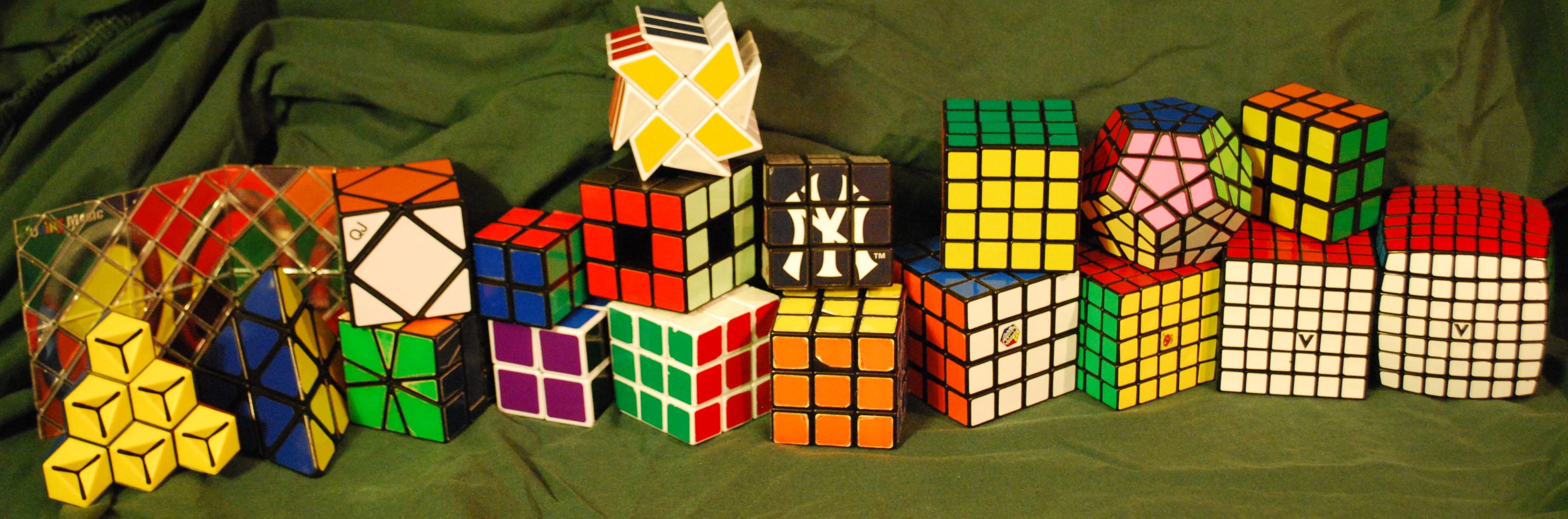 Игры первый кубик. Кубик-Рубика 3х3х9. Крестовина кубика Рубика 3х3. Эрнё рубик. Кубик Рубика 70х70х70.