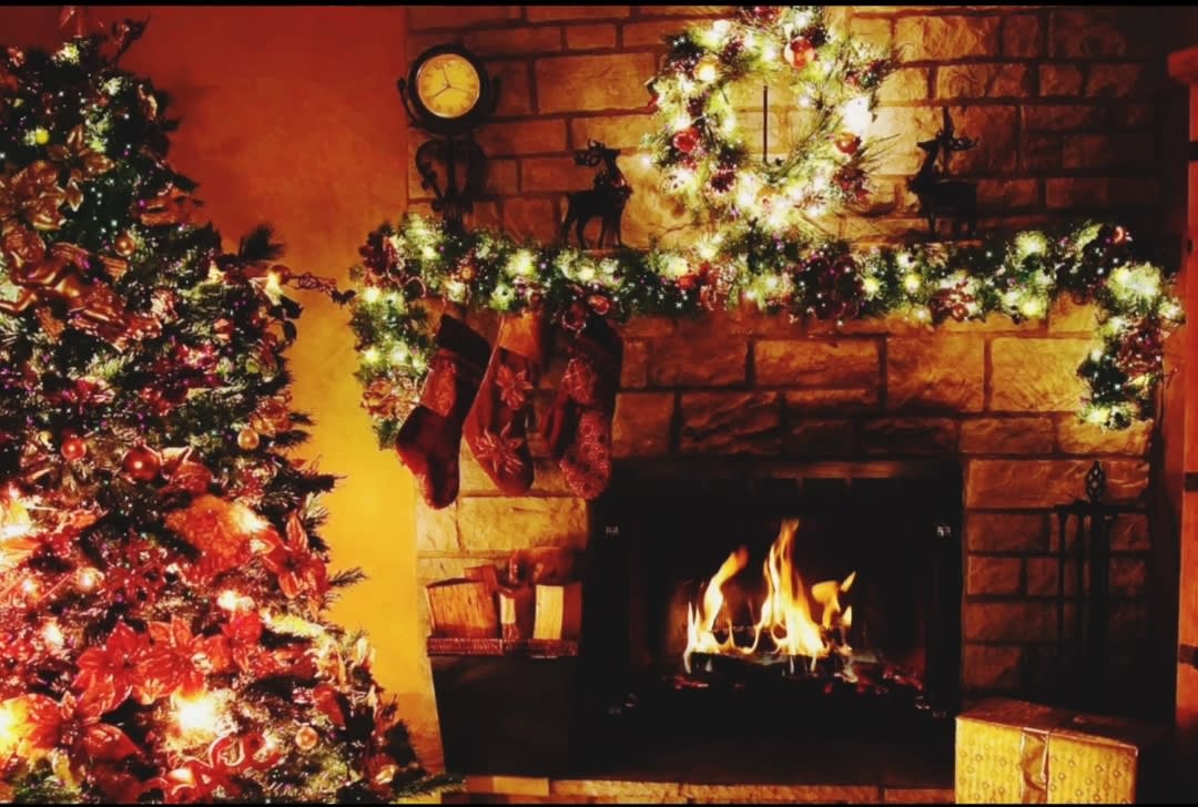Video Thư Giãn Giáng Sinh Lò Sưởi: Video thư giãn với lò sưởi trong ngày Giáng Sinh sẽ mang đến cho bạn một cảm giác thoải mái và bình yên. Hãy xem video để mình tan chảy trong không khí lễ hội đặc biệt này.