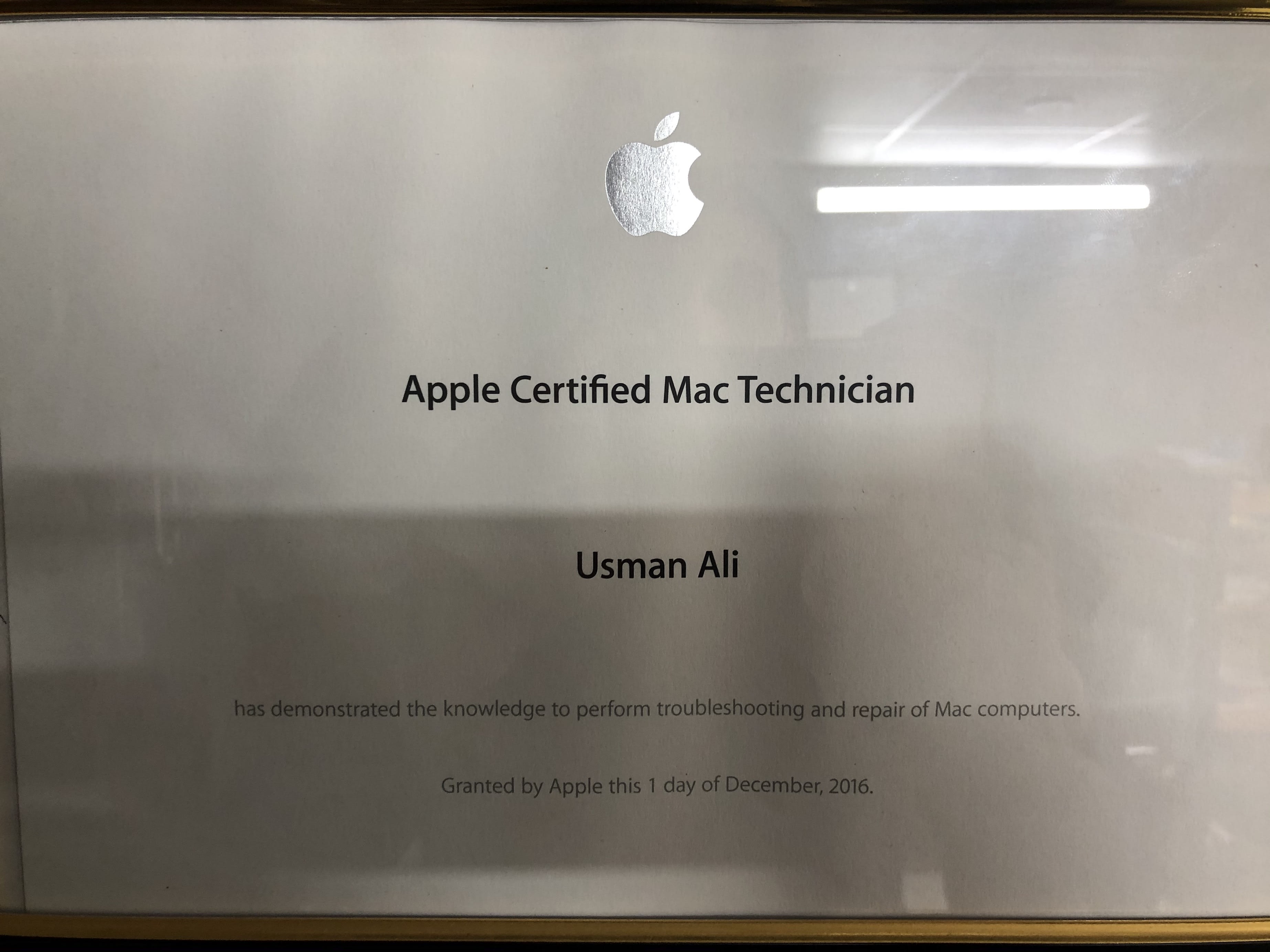 apple iphone certified technician