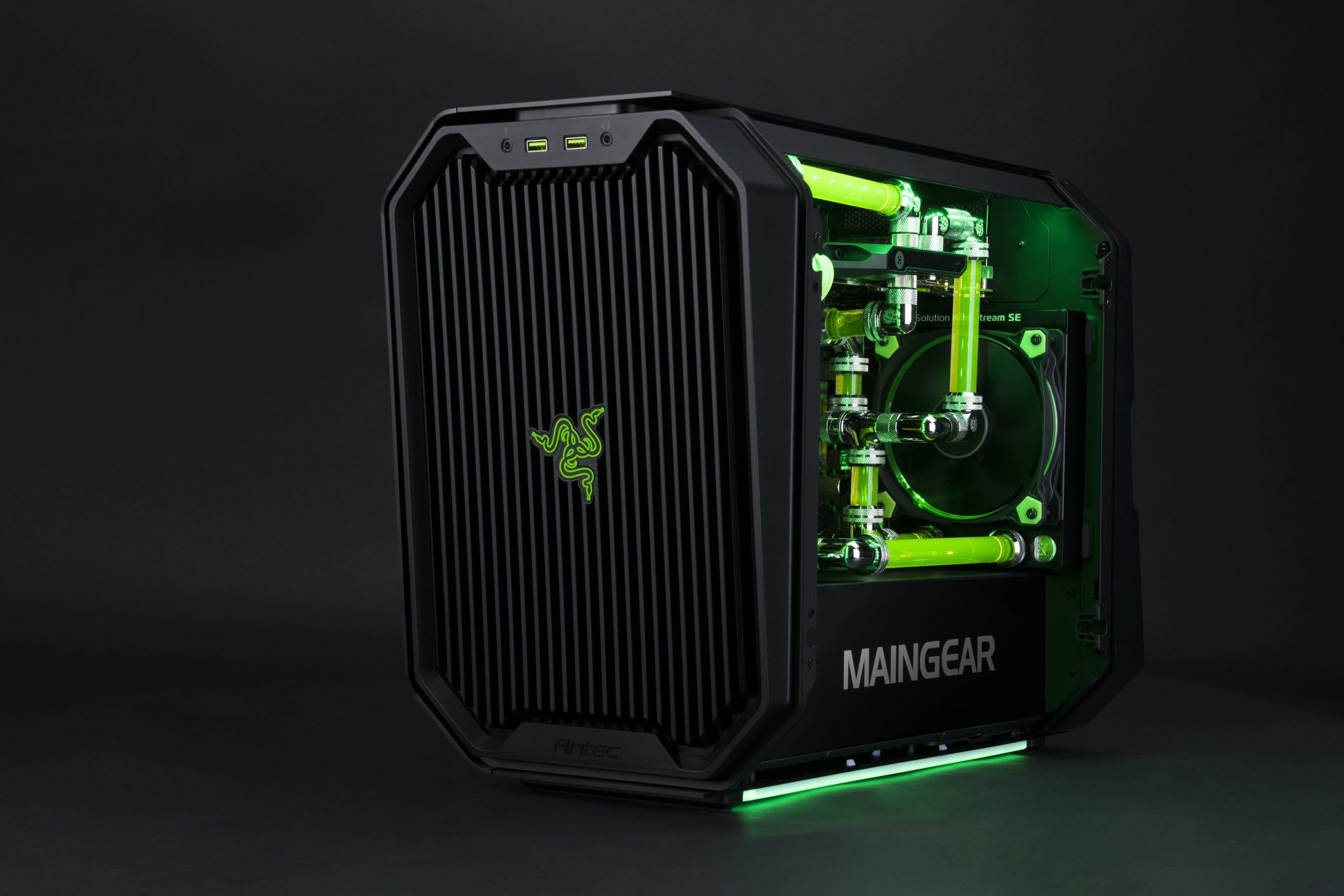 Razer Maingear Cases Razer Maingear R2 Create A Budget Pc