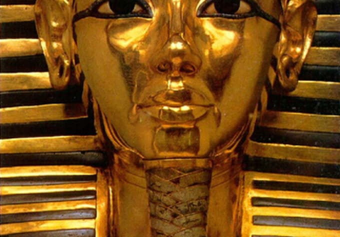 convert your photo to a Pharaonic statue