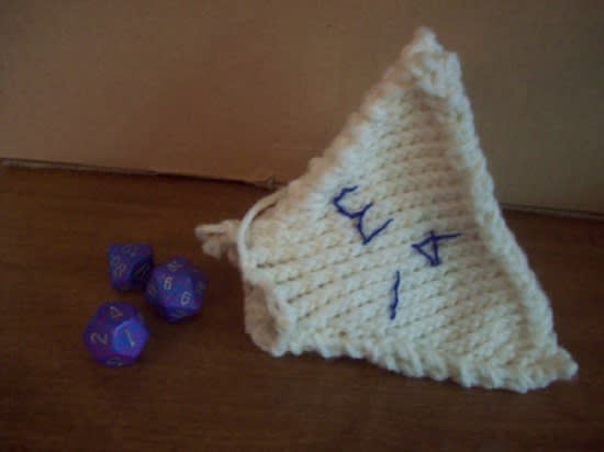 knit a dice bag shaped like a d4