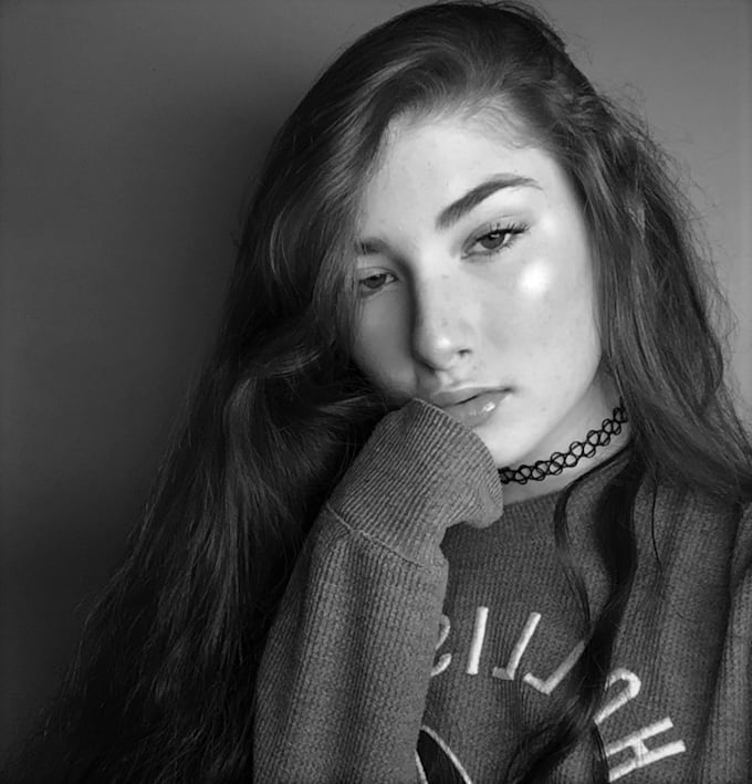 play games with you for one hour gamer girl