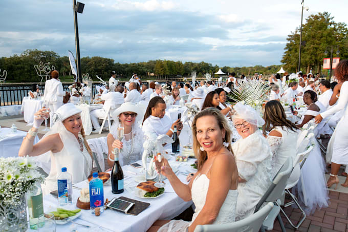 provide photography services worldwide for corporate festival etc