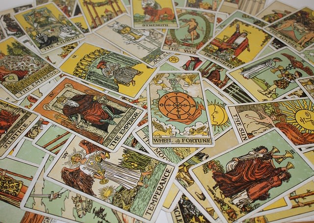 do a custom 10 tarot and or oracle card reading