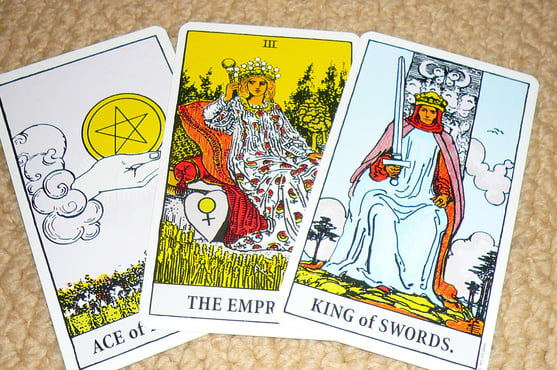 give a tarot reading