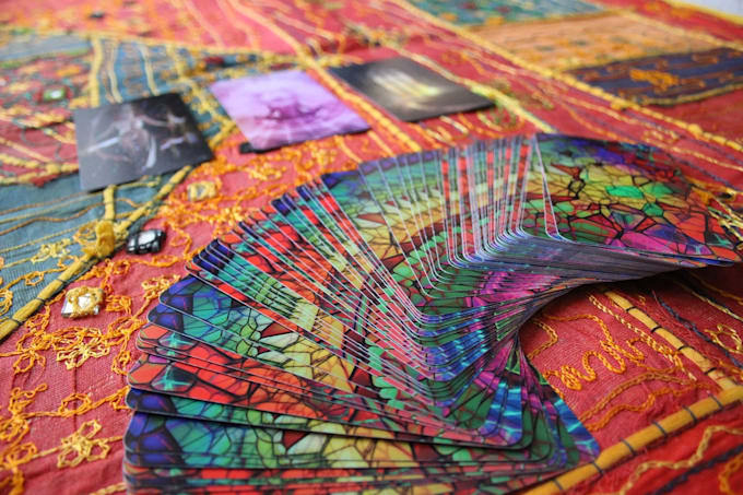 do an intuitive tarot reading