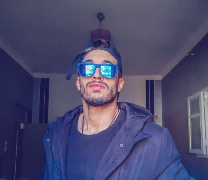 create video in arabic for products as male model