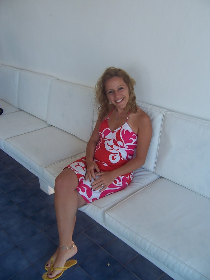 create a video testimonial in English or Arabic