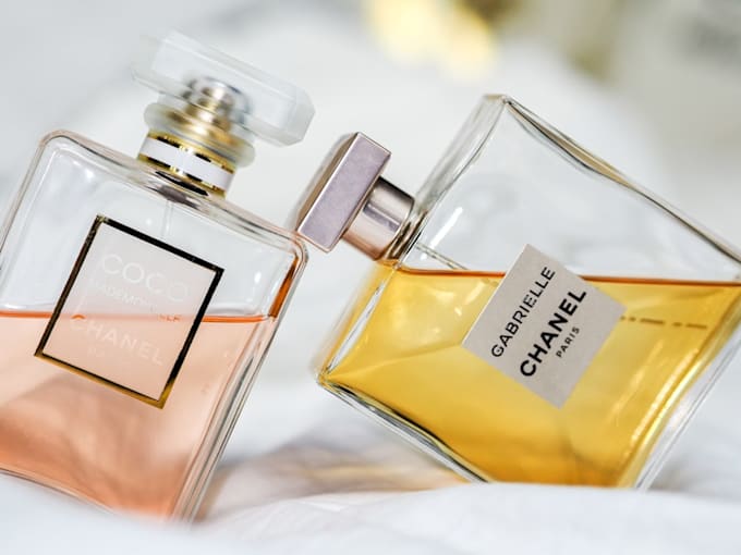write SEO friendly luxury perfume descriptions that sell