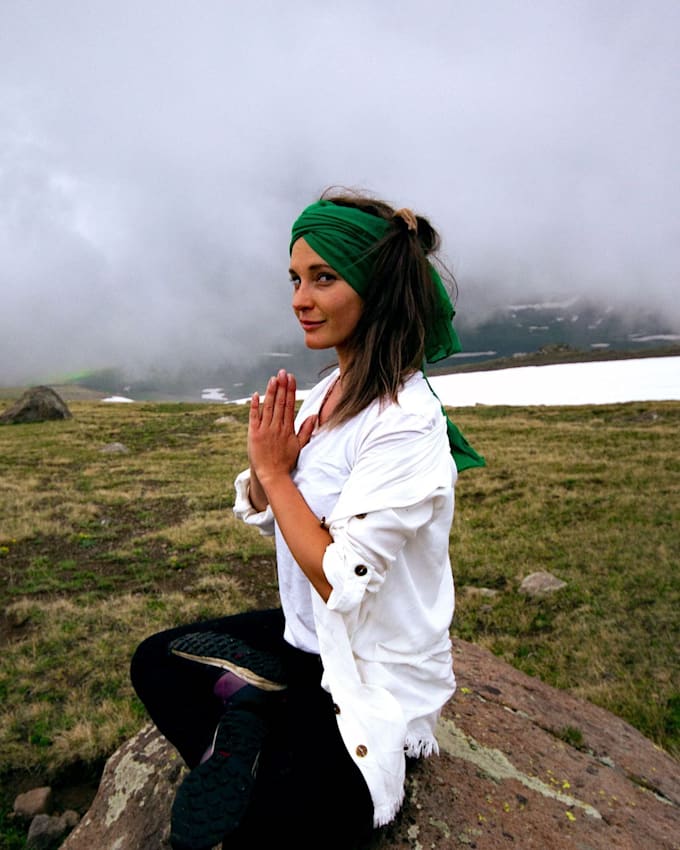 teach yoga lessons and breathing practice
