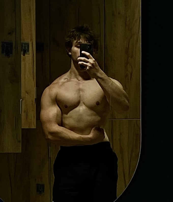 be your personal coach to build as much muscle as possible