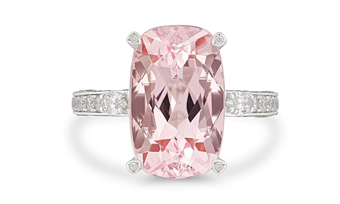 do natural jewelry retouching and editing