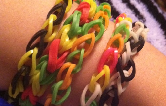 handmake 6 rainbow loom bracelets